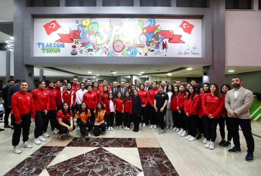 Bakan Kacır, Sporda Performans Ölçüm ve Yetenek Merkezi'ni Ziyaret Etti