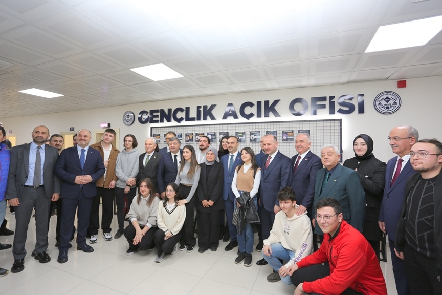 Bakan Kacır, Giresun Sosyal Girişimcilik Merkezi’ni Ziyaret Etti