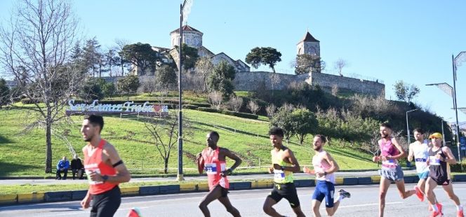 Koş, Dünyaya Nefes Ol’ Mottosuyla Trabzon Yarı Maratonu Gerçekleşti