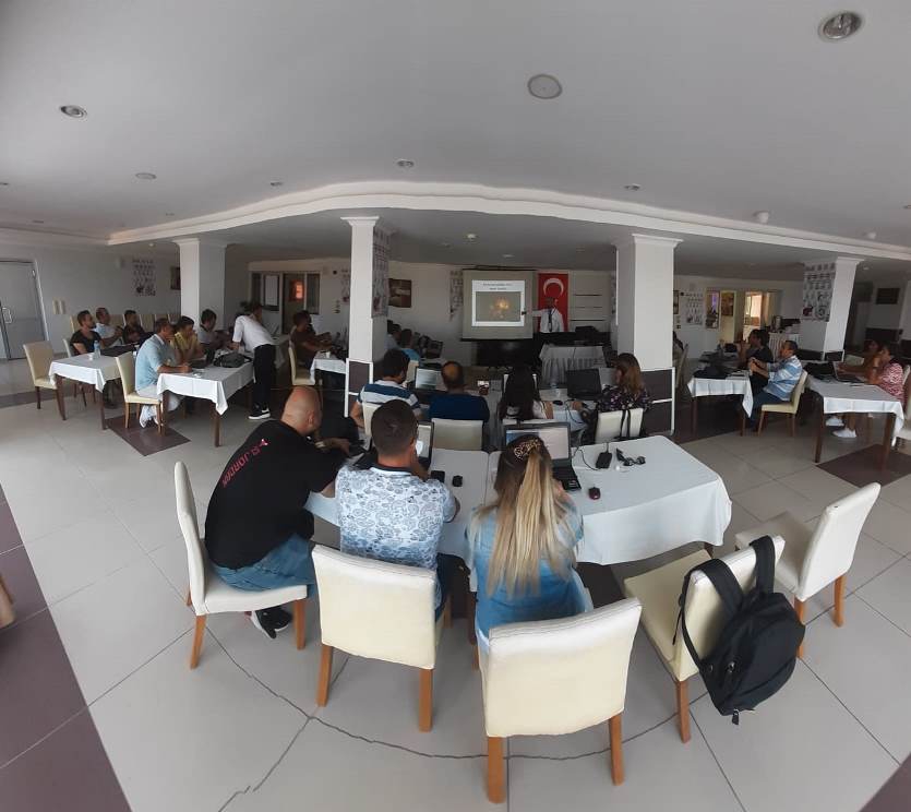 “Arttırılmış/Sanal Gerçeklik Kullanılarak Dijital Müfredat Geliştirme Eğitici Eğitimi” Tamamlandı