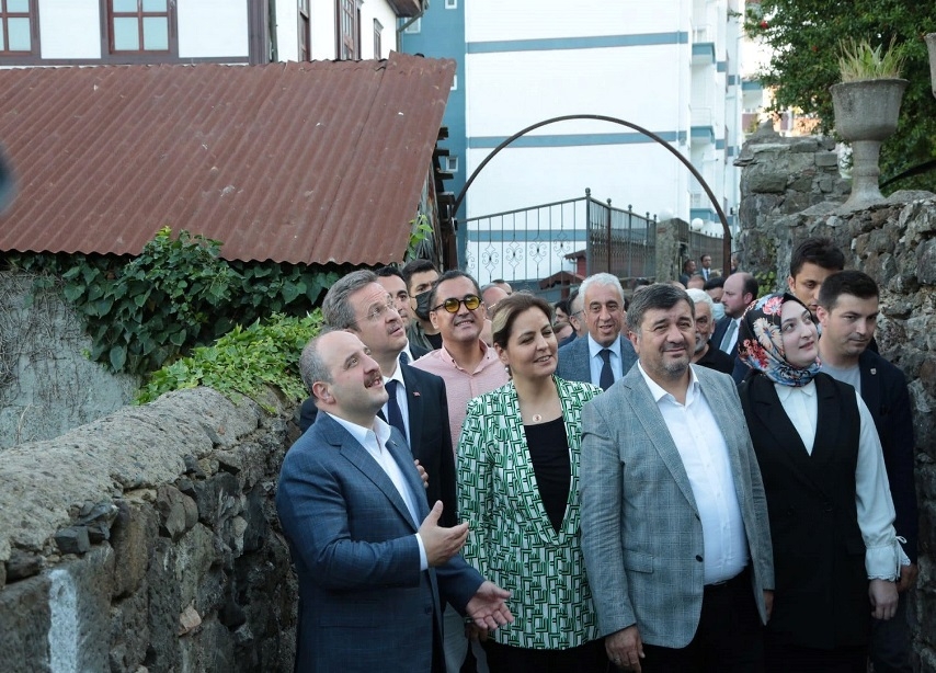 Bakan Varank Altın Oran Kuralına Göre İnşa Edilen Zeytinlik Semtinde İncelemelerde Bulundu